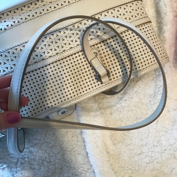 🔴4 for 25🔴 Nine West Laser Cut White Tote - Picture 7 of 8